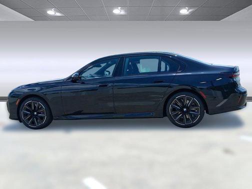 2025 BMW 740 i