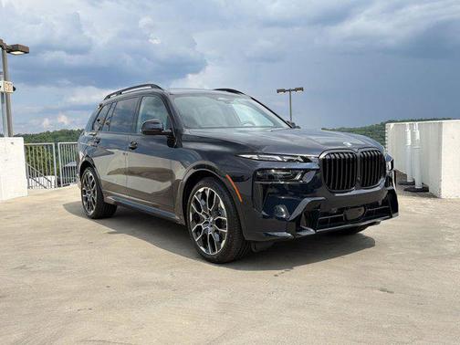 Carbon Black Metallic 2027 BMW X7 xDrive40i