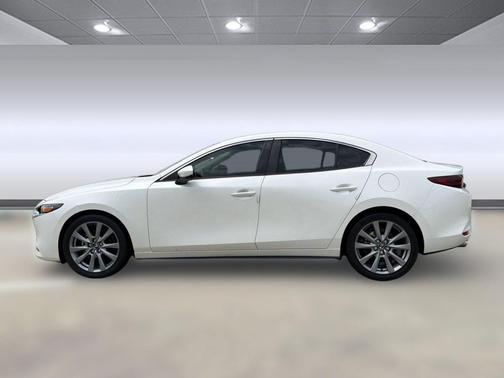 Snowflake White Pearl Mica 2022 Mazda Mazda3 FWD w/Preferred Package