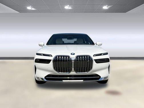 Alpine White 2026 BMW i7 xDrive60
