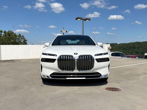 Alpine White 2026 BMW i7 xDrive60