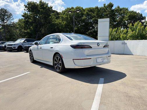 Alpine White 2026 BMW i7 xDrive60