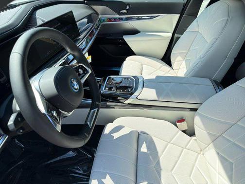 Alpine White 2026 BMW i7 xDrive60