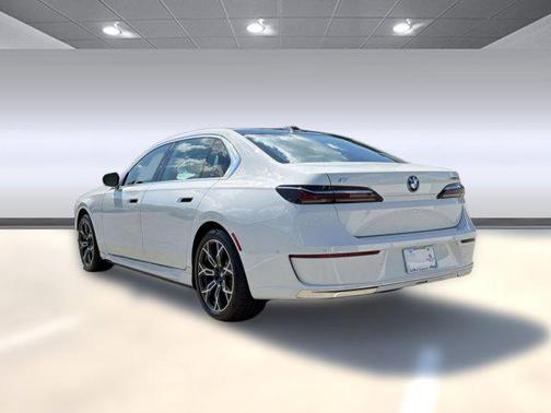 Alpine White 2026 BMW i7 xDrive60