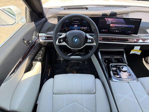 Alpine White 2026 BMW i7 xDrive60