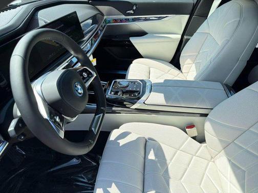 Alpine White 2026 BMW i7 xDrive60