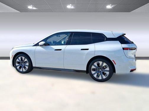 2026 BMW iX xDrive60