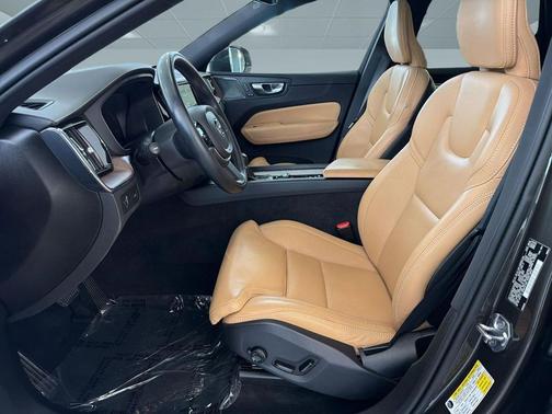 Pine Grey Metallic 2021 Volvo XC60 T5 Inscription