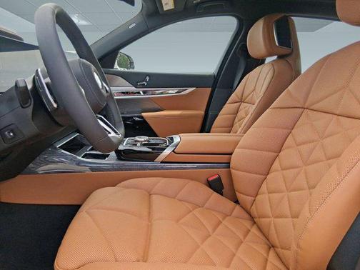 2025 BMW 740 i
