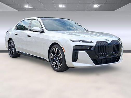 2025 BMW 740 i