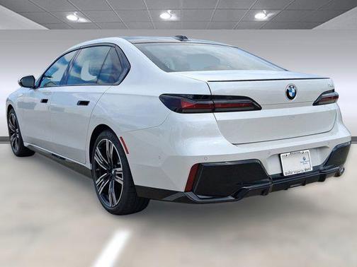2025 BMW 740 i