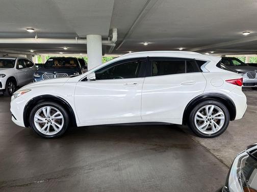 Majestic White 2017 INFINITI QX30 Premium