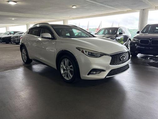 Majestic White 2017 INFINITI QX30 Premium