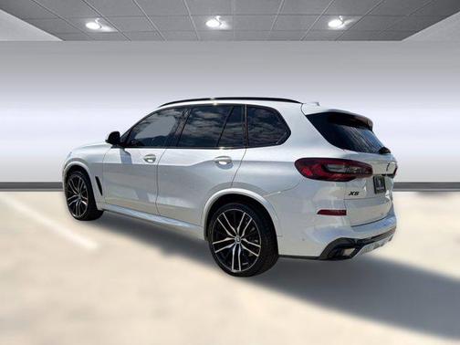 Mineral White Metallic 2023 BMW X5 sDrive40i