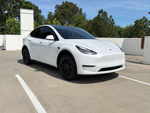Pearl White Multi-Coat 2021 Tesla Model Y Standard Range Rear-Wheel Drive