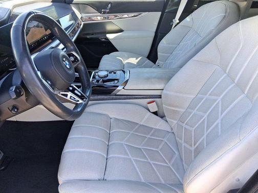 2023 BMW 740 i