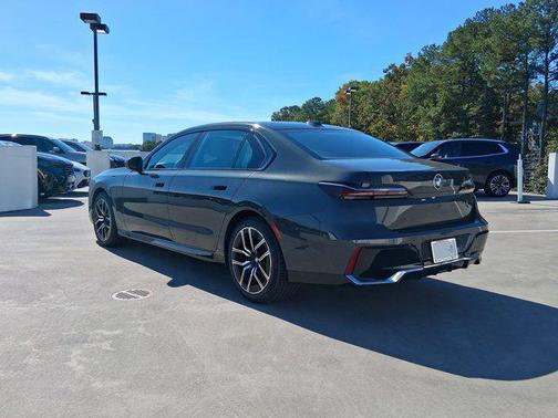 2023 BMW 740 i
