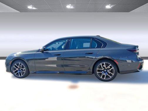 2023 BMW 740 i