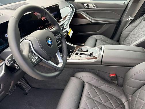 Skyscraper Grey Metallic 2026 BMW X5 xDrive40i