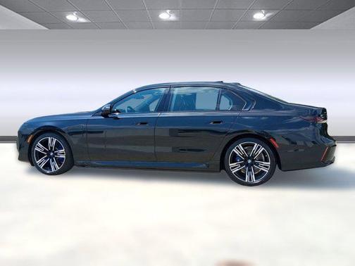 2026 BMW 750e i xDrive