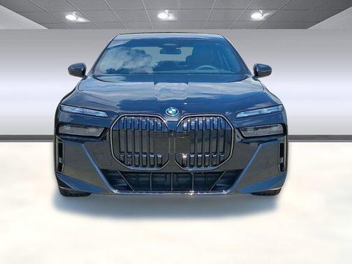 2026 BMW 750e i xDrive
