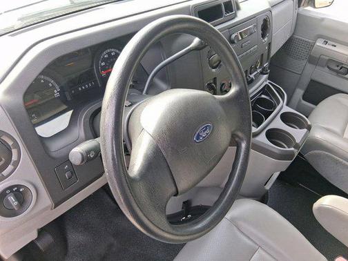 2013 Ford E350 Super Duty XL