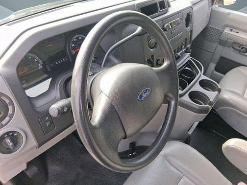 2013 Ford E350 Super Duty XL