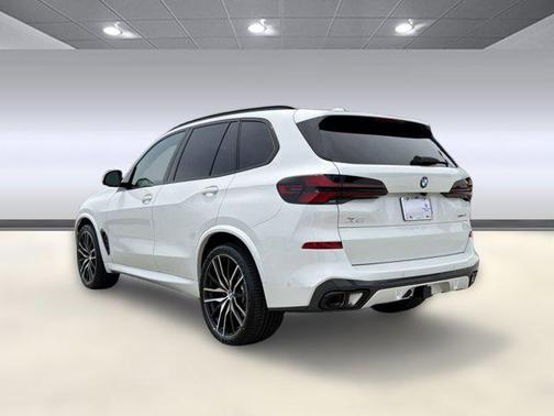 Mineral White Metallic 2026 BMW X5 xDrive40i