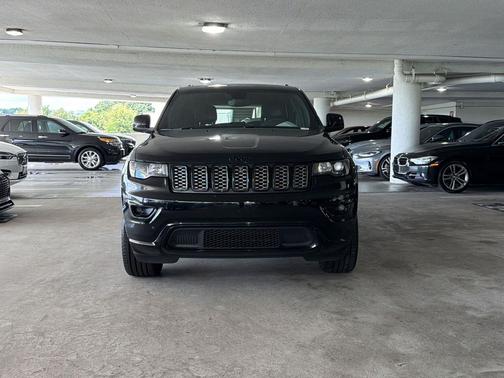 Diamond Black Crystal Pearlcoat 2020 Jeep Grand Cherokee Altitude