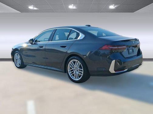 2025 BMW 530 i