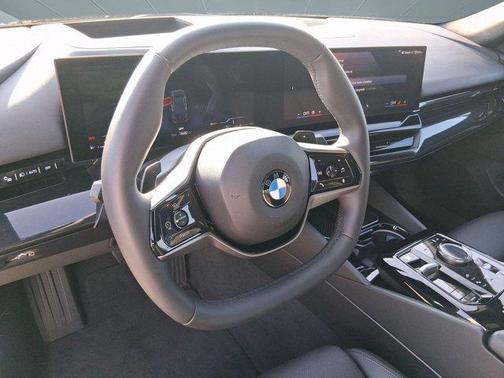 2025 BMW 530 i