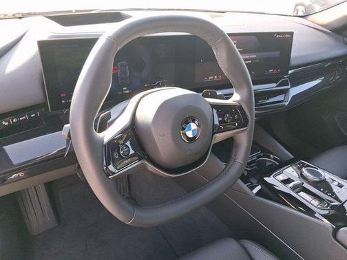 2025 BMW 530 i