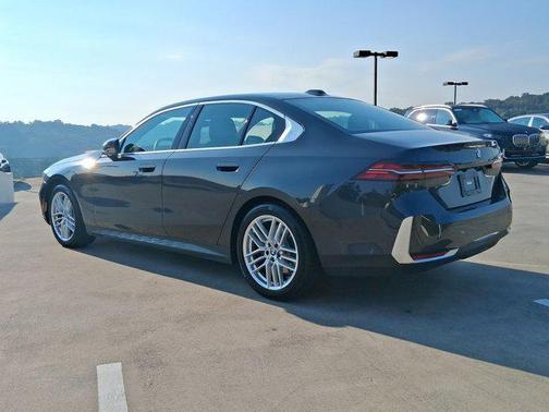 2025 BMW 530 i