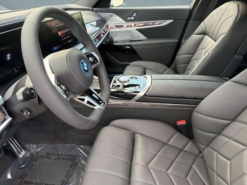 Alpine White 2026 BMW i7 xDrive60