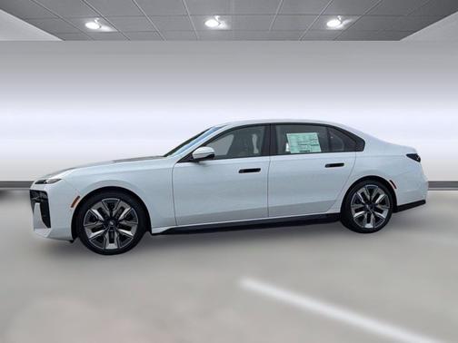 Alpine White 2026 BMW i7 xDrive60