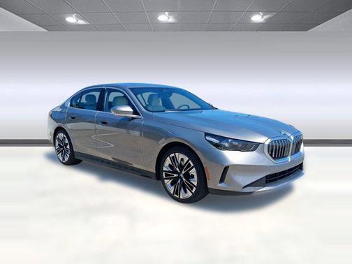 Oxide Grey Metallic 2026 BMW 530 530i