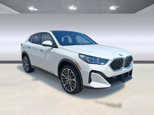 Alpine White 2026 BMW X2 xDrive28i