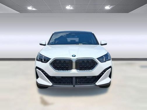 Alpine White 2026 BMW X2 xDrive28i