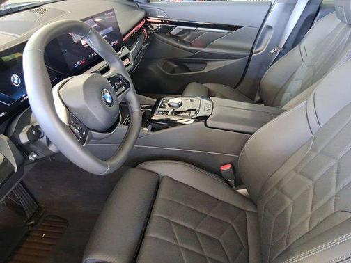 2025 BMW 530 i