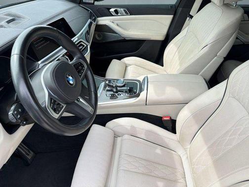 Carbon Black Metallic 2023 BMW X5 M50i