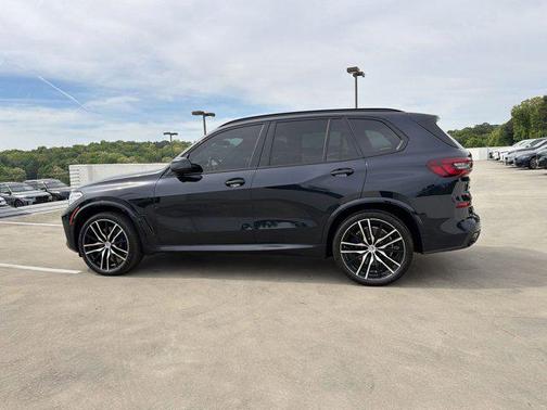 Carbon Black Metallic 2023 BMW X5 M50i