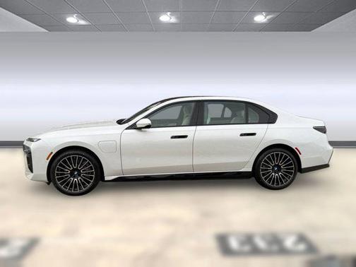 2026 BMW 750e i xDrive
