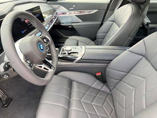 Black Sapphire Metallic 2026 BMW i7 xDrive60