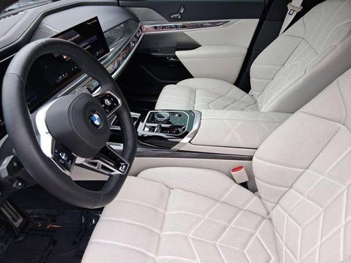 2024 BMW 760 xDrive