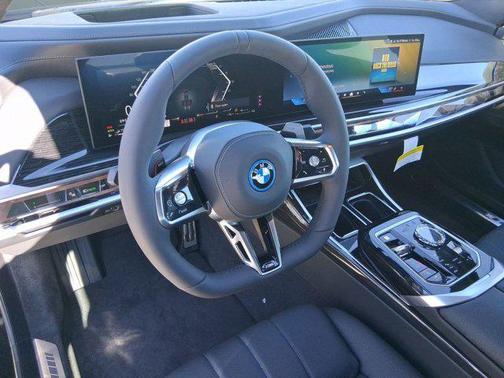 2026 BMW 750e i xDrive