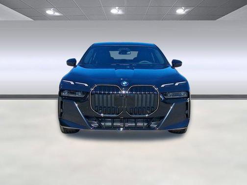 2026 BMW 750e i xDrive