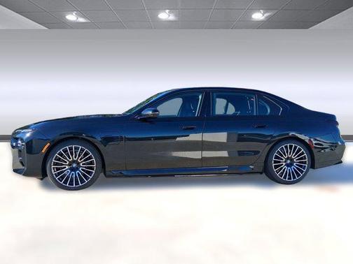 2026 BMW 750e i xDrive