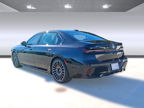 2026 BMW 750e i xDrive