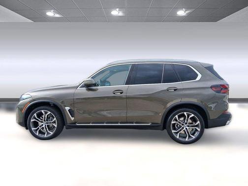 Manhattan Green Metallic 2026 BMW X5 sDrive40i