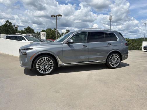 Skyscraper Grey Metallic 2027 BMW X7 xDrive40i